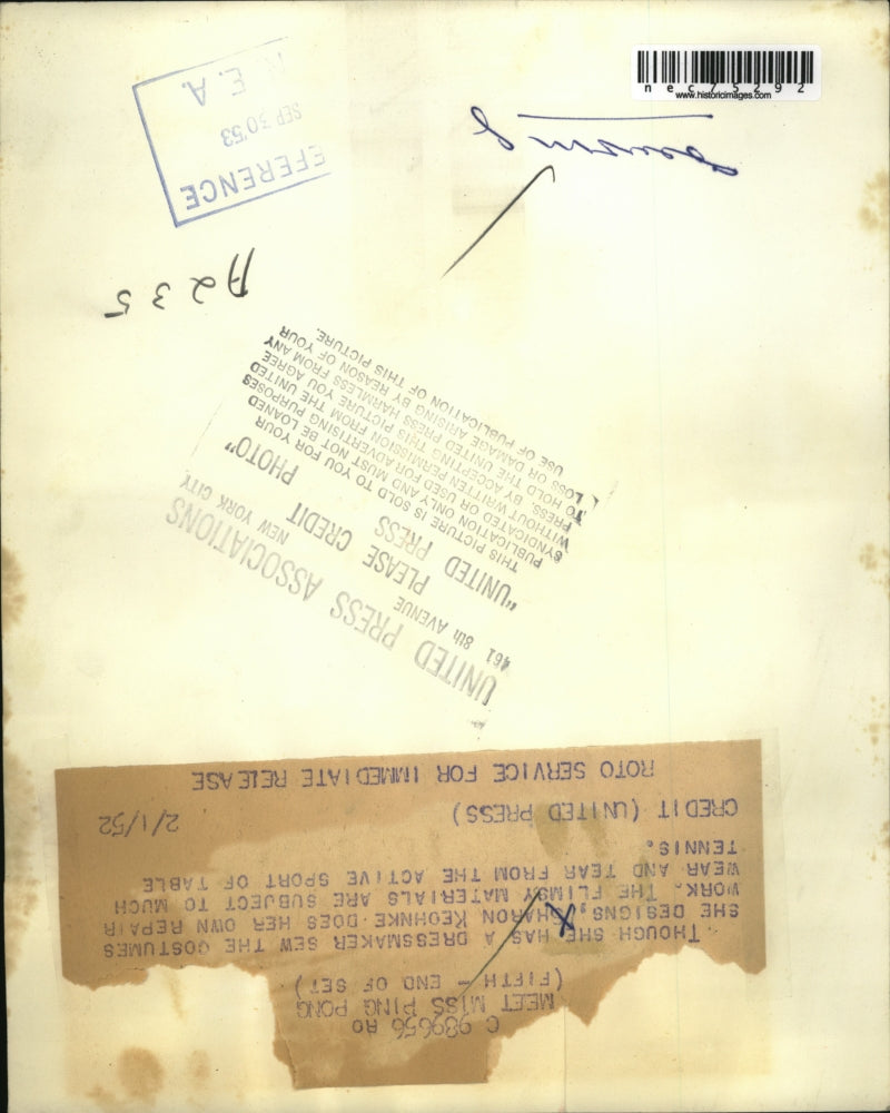 1952 Press Photo Sharon Keohnke repairing her cloyhing designs