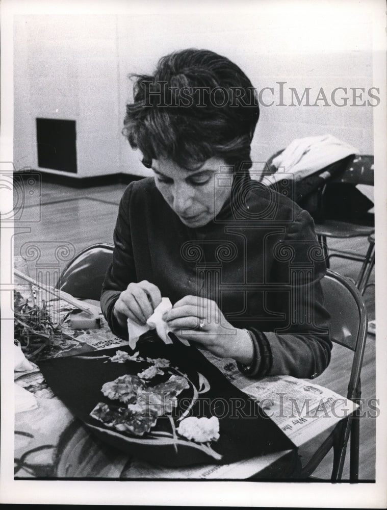 Press Photo Mrs William Schuster of Garfield School in Cleveland, Ohio