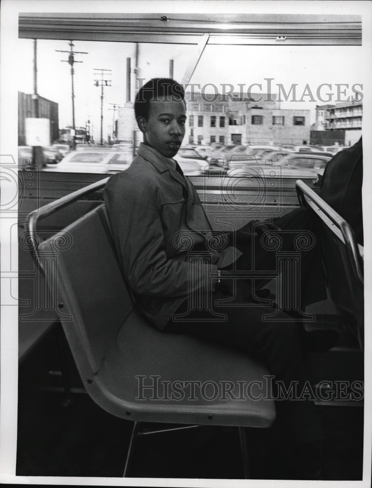 1969 Press Photo William Ccchran on a Bus