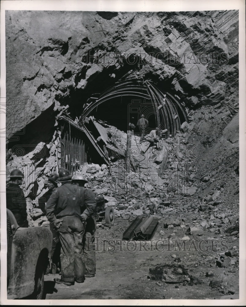 1949 Press Photo Cave In at Railroad Tunnel at Boysen Dam in Wyoming