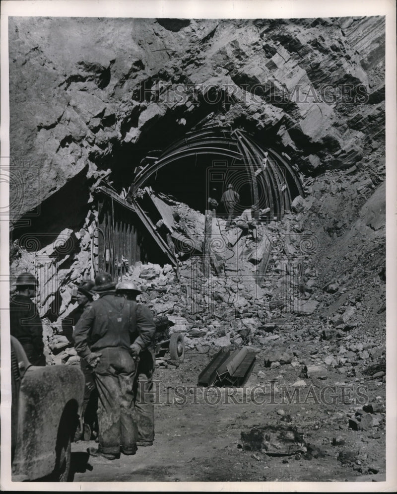 Load image into Gallery viewer, 1949 Press Photo Cave In at Railroad Tunnel at Boysen Dam in Wyoming
