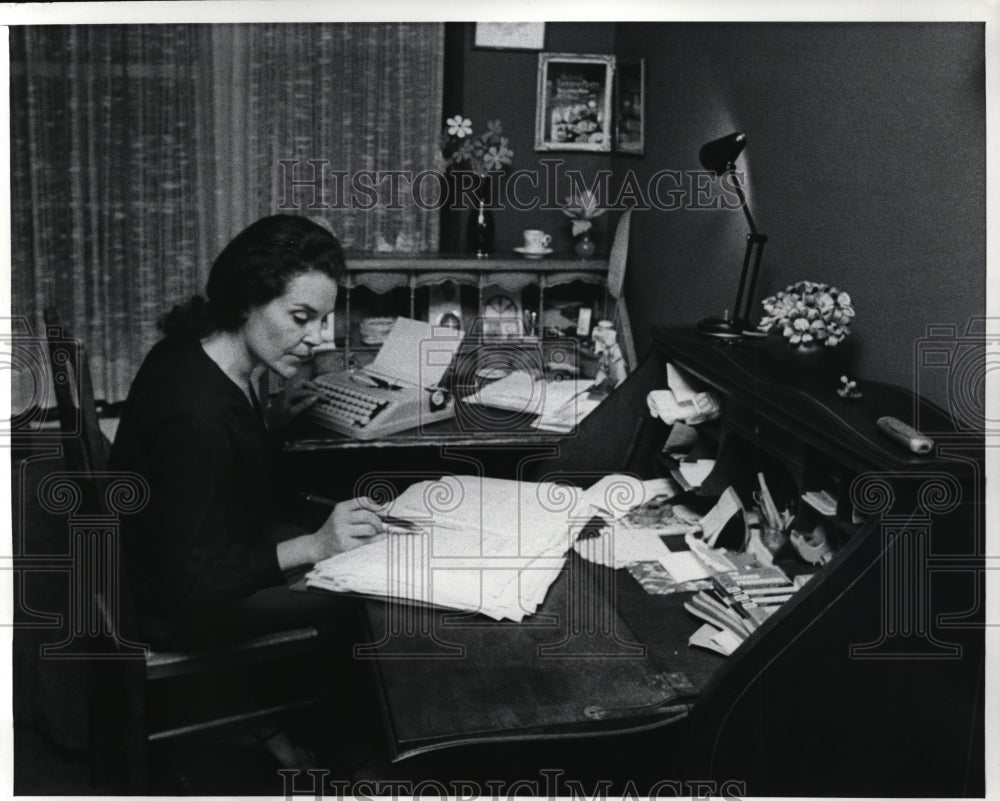 1969 Press Photo Mrs Frederic Mortomtyping at her home office- Historic Images