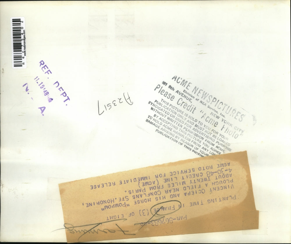 1948 Press Photo Vincent Ociepa plows field with horse Pompom near Paris