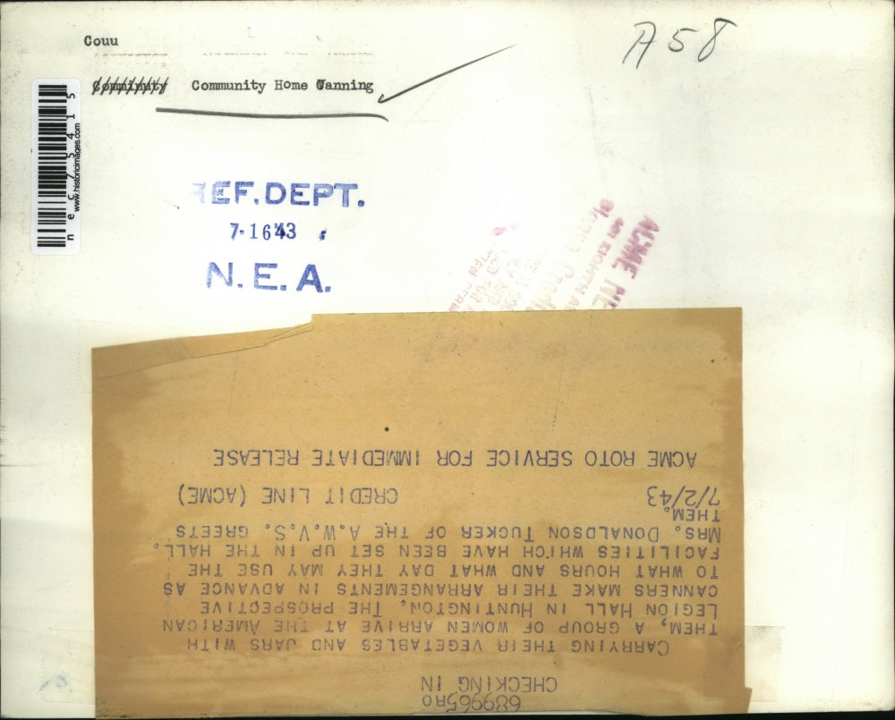 1943 Press Photo American Legion hall in Huntington. Mrs Don Tucker