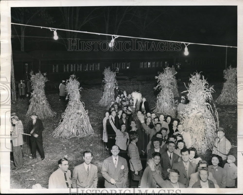 1946 Press Photo NY crowd in a field of corn stacks with train behind them