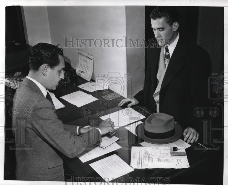 Load image into Gallery viewer, 1946 Press Photo Applying for passport &amp; visas at a Consulate to a country
