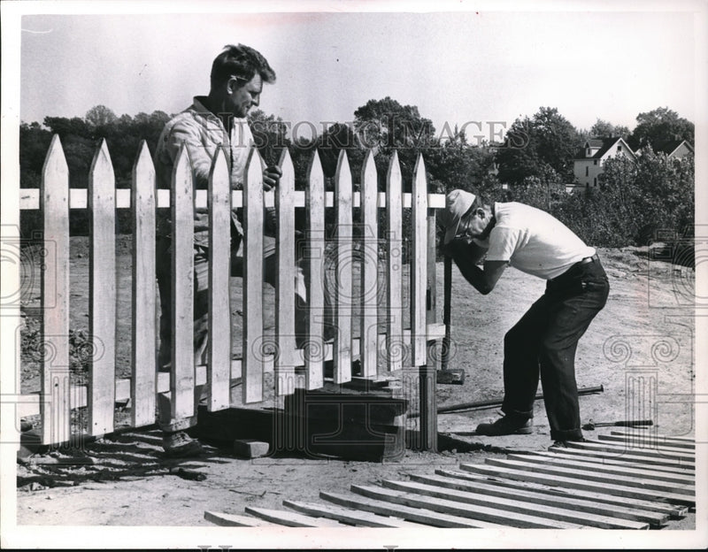 Load image into Gallery viewer, 1953 Press Photo Nick Krawczuk &amp; other man building a fence in Cleveland, Ohio

