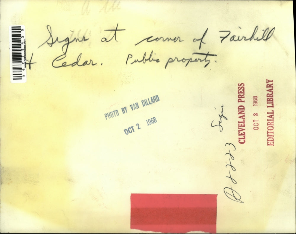 1968 Press Photo Signs for Sen campaign in Cleveland, Ohio