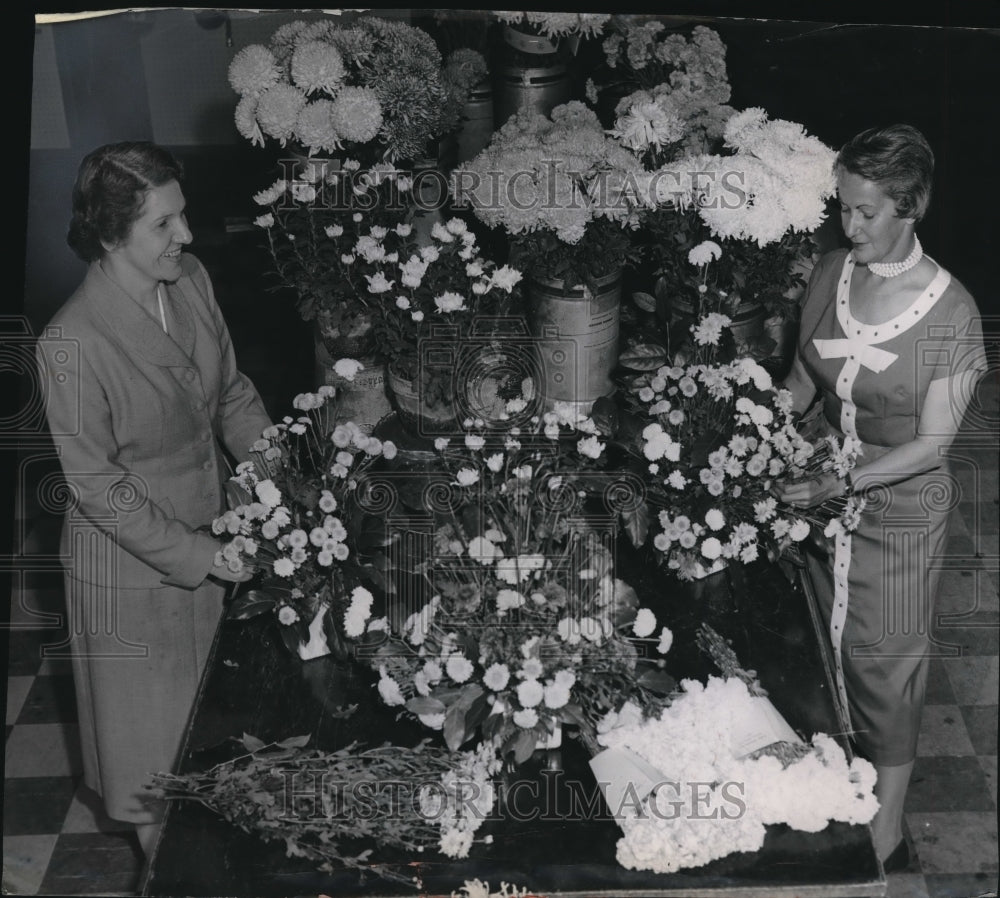 Press Photo Mrs Rose Milbrandt, Mrs Mara Cantlin of Cleveland, Ohio