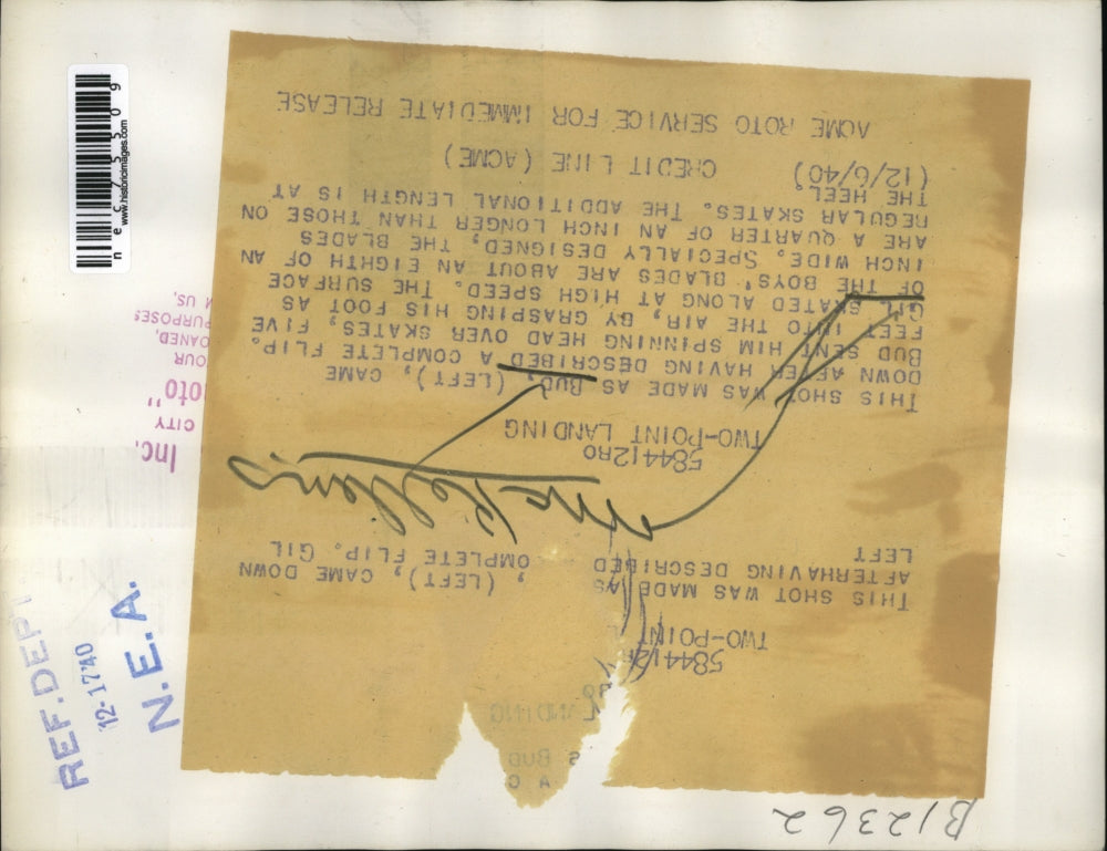 1940 Press Photo Bud and Gil McKellen perform ice skating tricks, Ice Follies