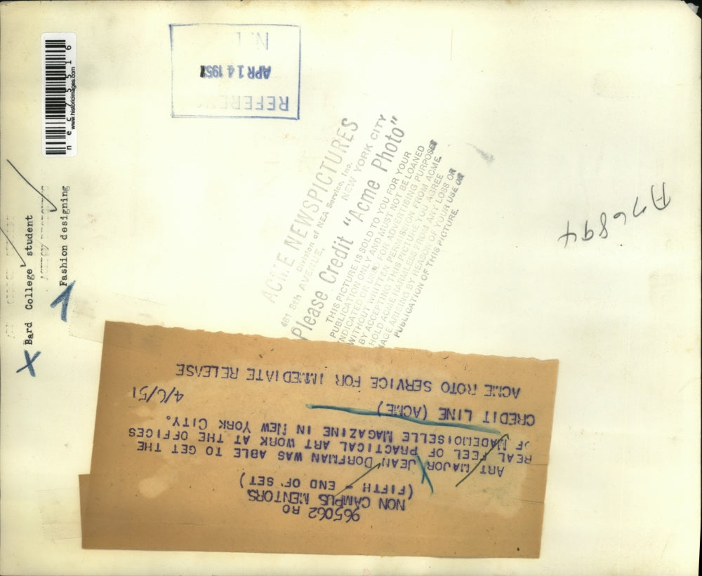 1951 Press Photo Photo Art Major Jean Dorfman at Mademoiselle Magazine