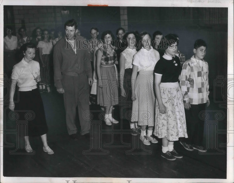 Load image into Gallery viewer, 1959 Press Photo Roxboro Junior High teachers Julia Wallenburg, Dave Paulus
