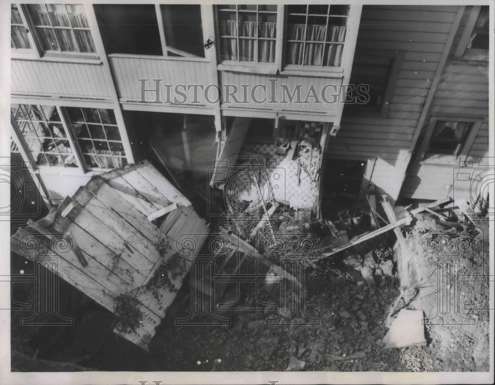 1940 Press Photo Effects of long rains which undermined hill slides