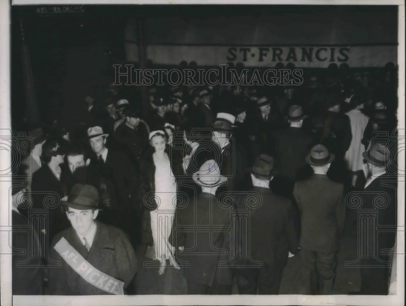 Load image into Gallery viewer, 1937 Press Photo Disappointed Parties at St. Francis Hotel When Employees Strike
