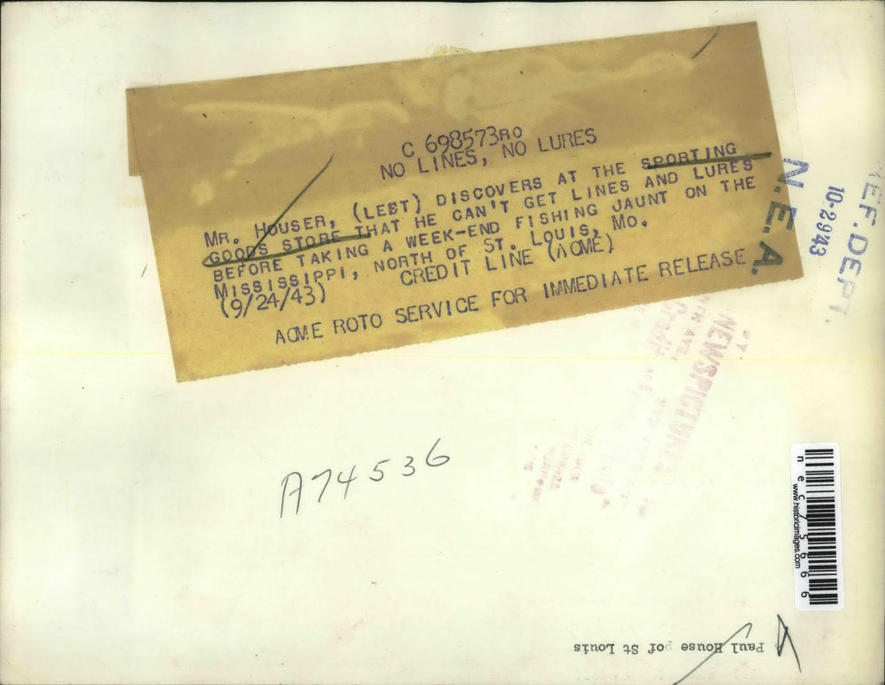 1943 Press Photo Mr. Houser at the Sporting Goods Store