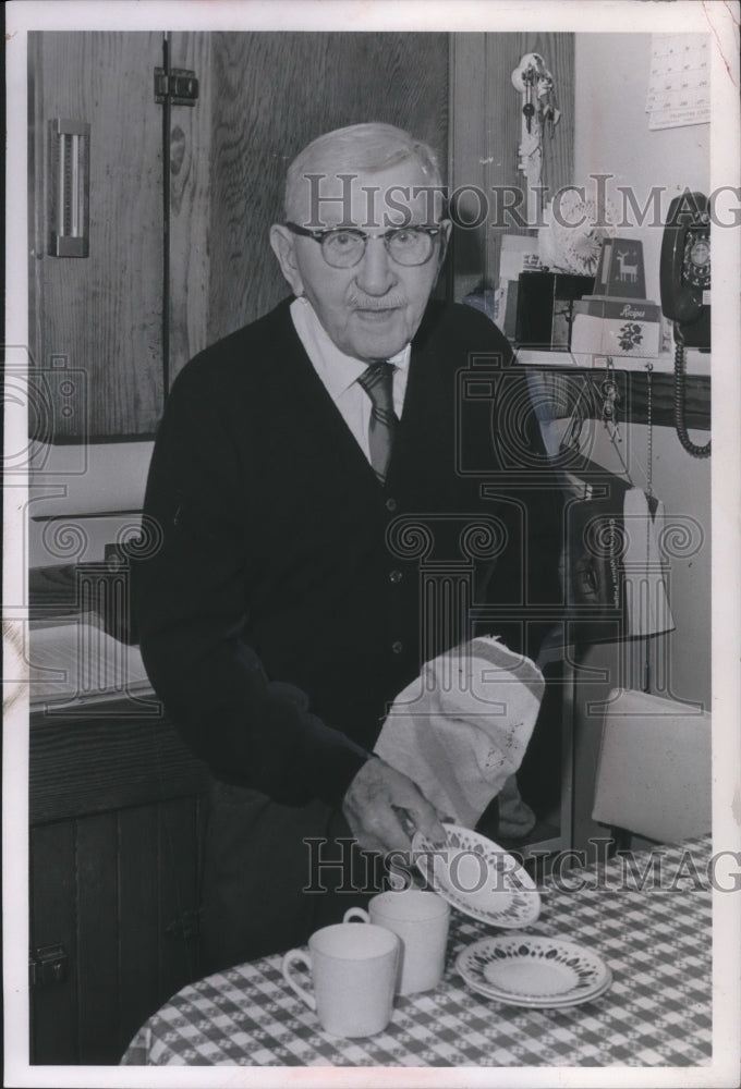 1970 Press Photo Selmar Strange on his 100th birthday in Cleveland Ohio