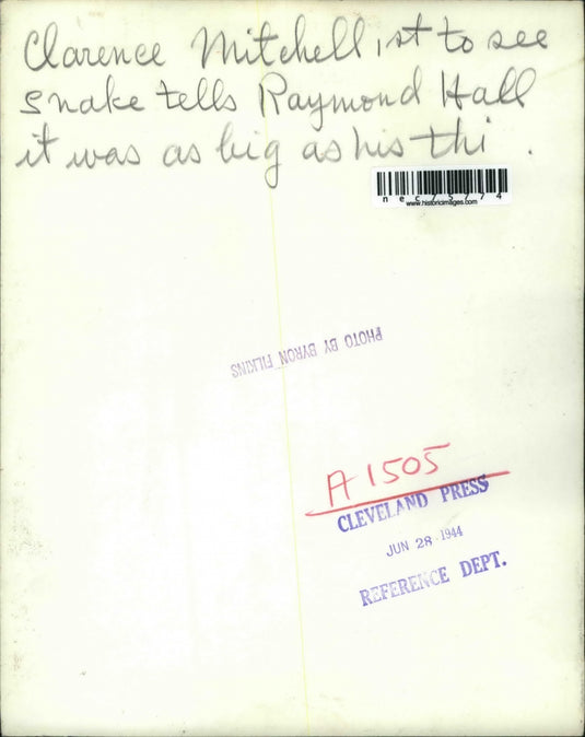 1944 Press PhotoClarence Mitchell was first to see huge snake - nec75774