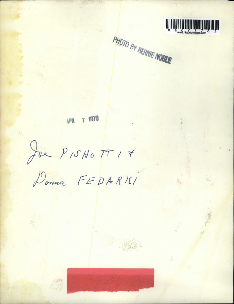 1970 Press Photo Joe Pishotti and Donna Fedarki snuggled up in the bleachers