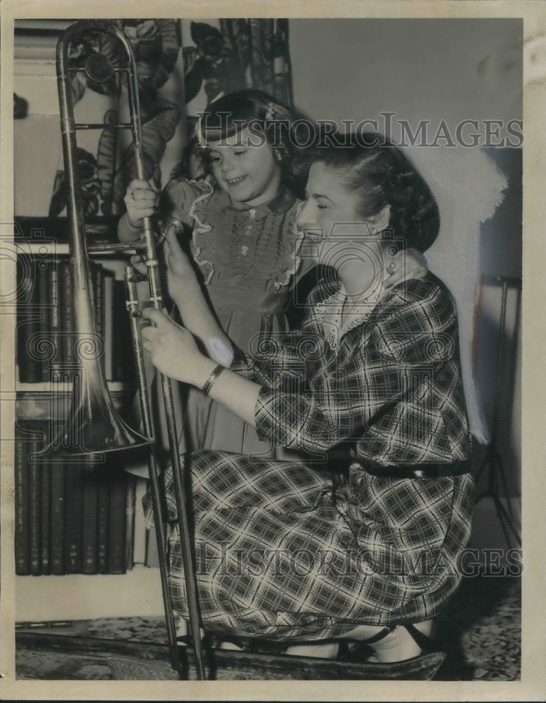 Load image into Gallery viewer, 1950 Press Photo Mrs. Warren Gerber &amp; daughter Kay, holding a trombone

