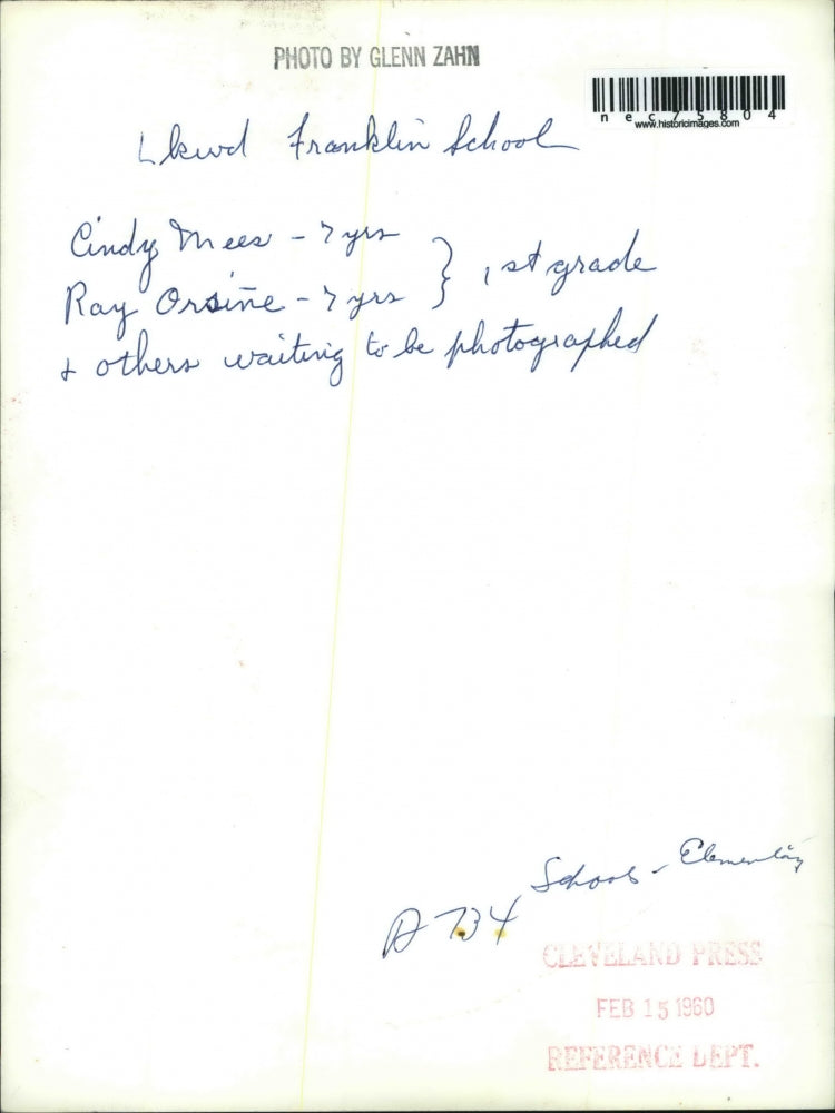 1960 Press Photo Cindy Mees, Ray Orsine and others waiting to be photographed