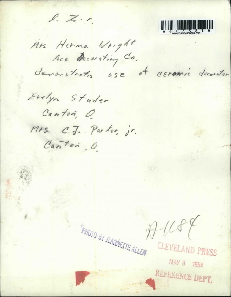 1954 Press Photo Herma Wright demonstrates use of ceramic decorator