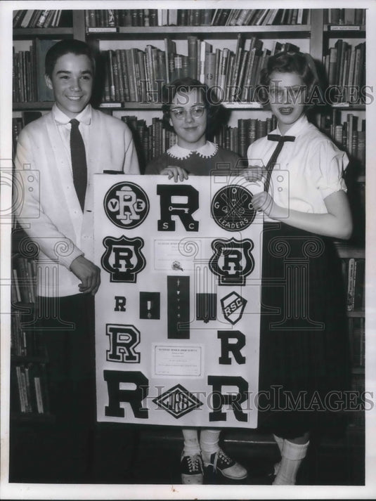 1956 Press Photo Bob White Cay Hall Linda Clark Present About Service Clubs