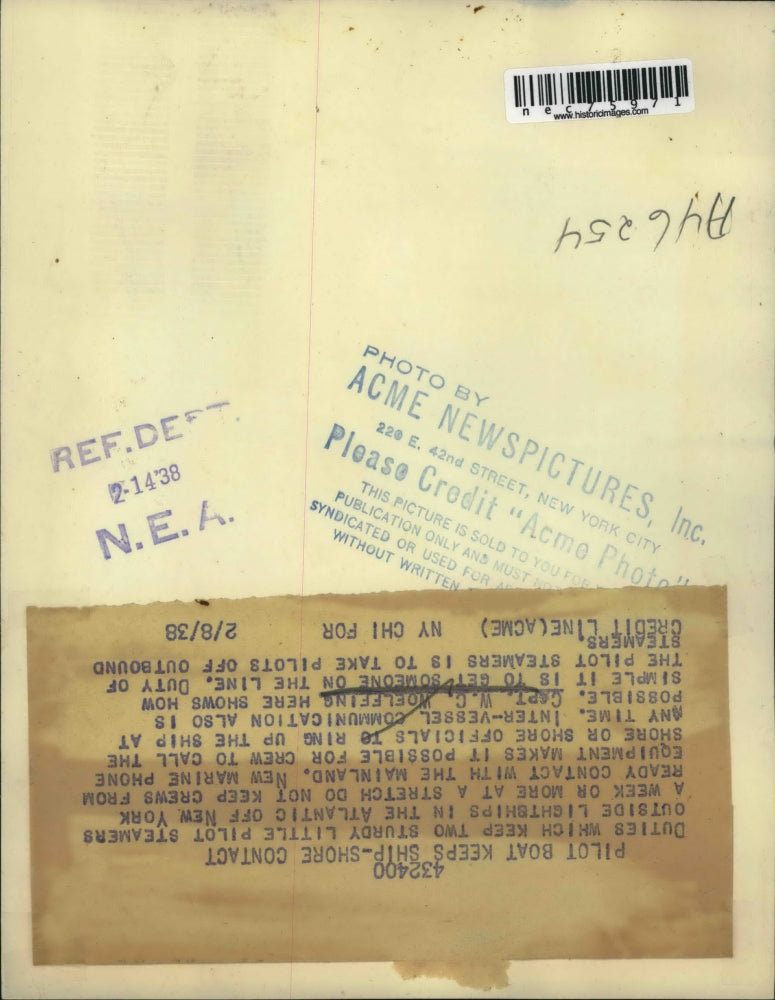 1938 Press Photo Capt. W.C. Woelffing Uses Phone Equipment with Shore Officials