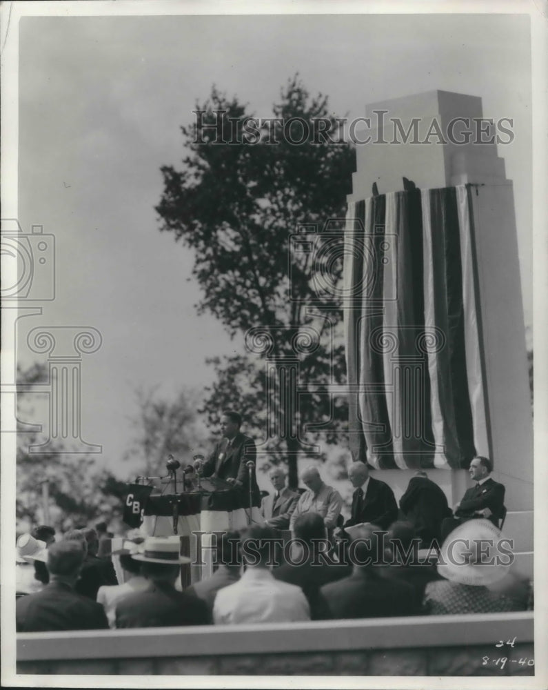 1940 Press Photo Edward P. Warner Presents Orville Wright's First Pilot License