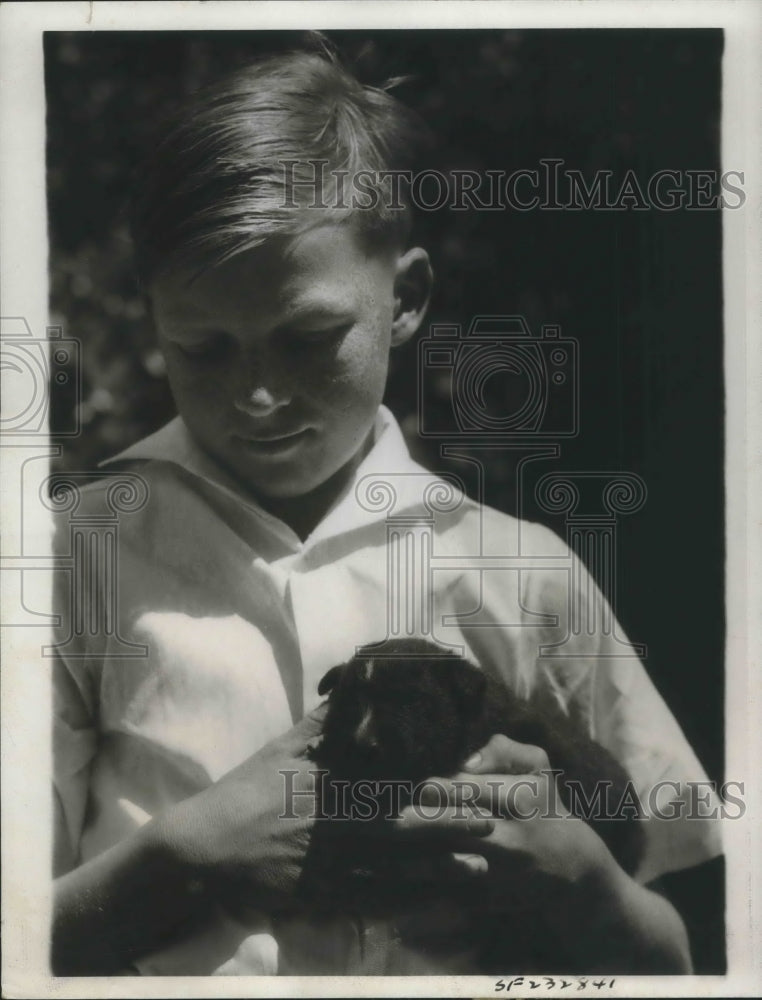 1933 Press Photo Frank Hansen at Age 11 with Pup That Was Buried Alive