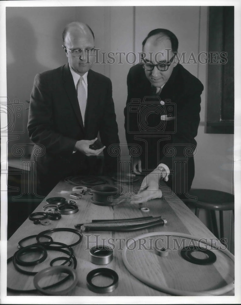 Load image into Gallery viewer, 1958 Press Photo Dr. Guy Suits and Dr. Charles E. Reed for silicone rubber
