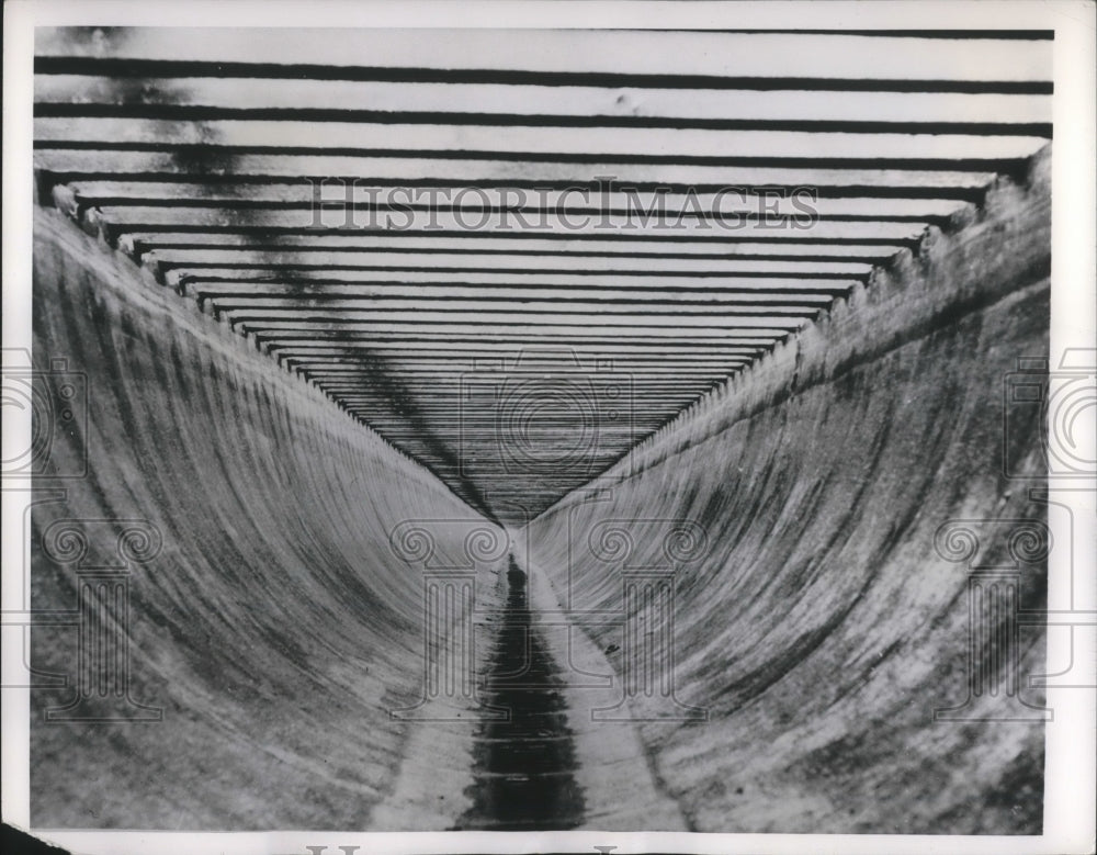 1949 Press Photo View of a Metal Flume Near Merced, CA