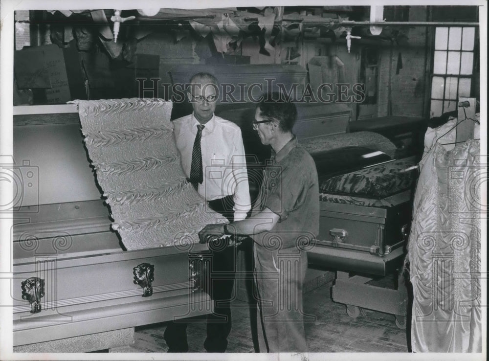 1967 Press Photo Ohio Burial case Co. at 1720 Columbus Rd.