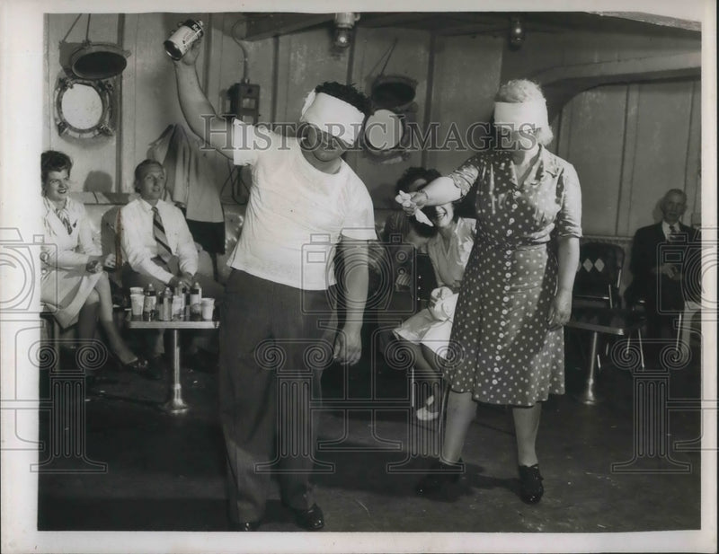 Load image into Gallery viewer, 1947 Press Photo Miss Vivian Powell and James Patelle "Antics Like This"
