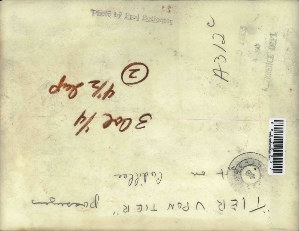 1943 Press Photo Tier Upon Tier" passengers sit on Cadillae - nec76057