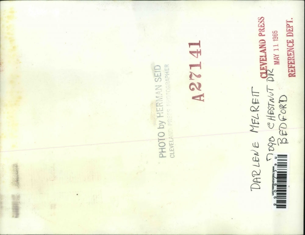 1966 Press Photo Darlene Melreit showing off new car at Chestnut Dr, Bedford