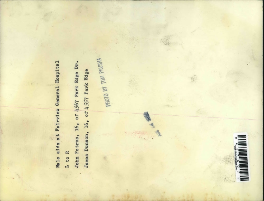 1972 Press Photo John Petrus & James Dunson aids at Fairview General Hospital