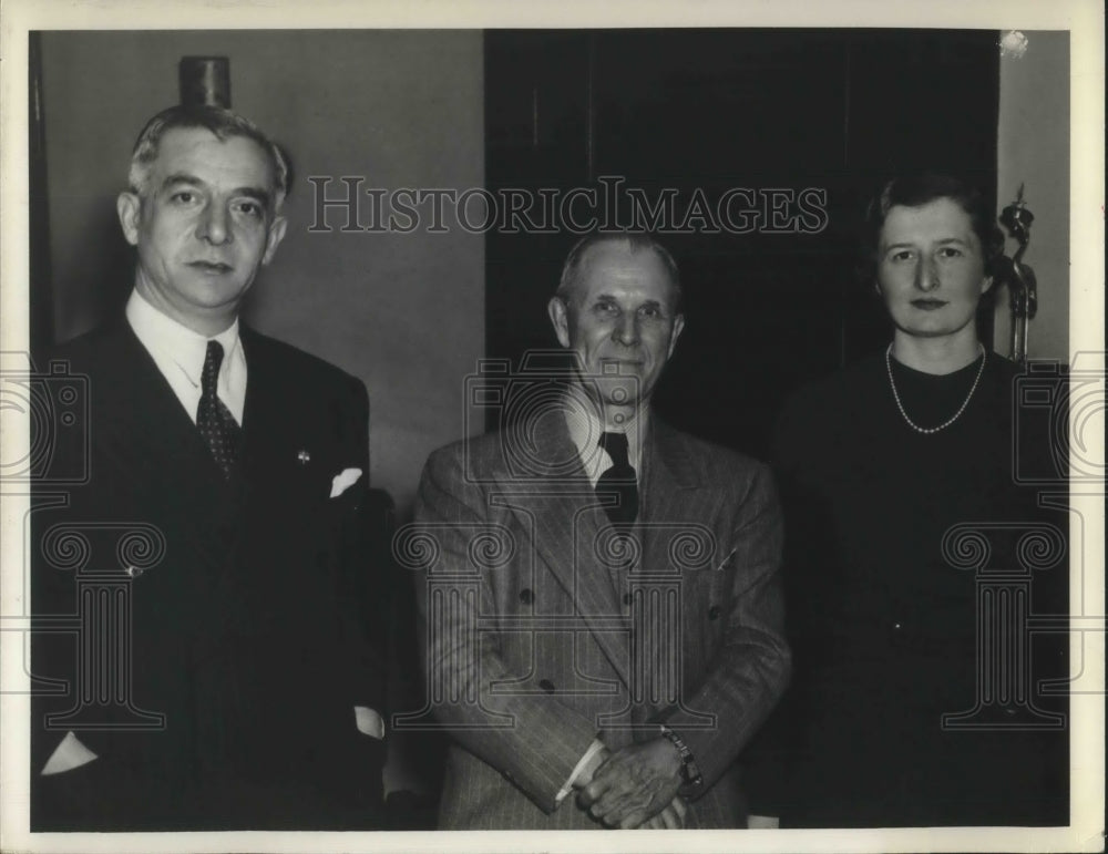 1927 Press Photo Dr Romeo Mntecchi his wife and George A Bellamy