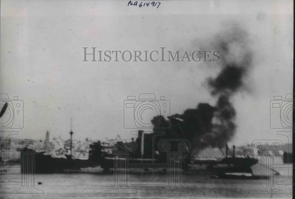 1941 Press Photo Italian Firefighter hit by RAF Tripoli - nec76089