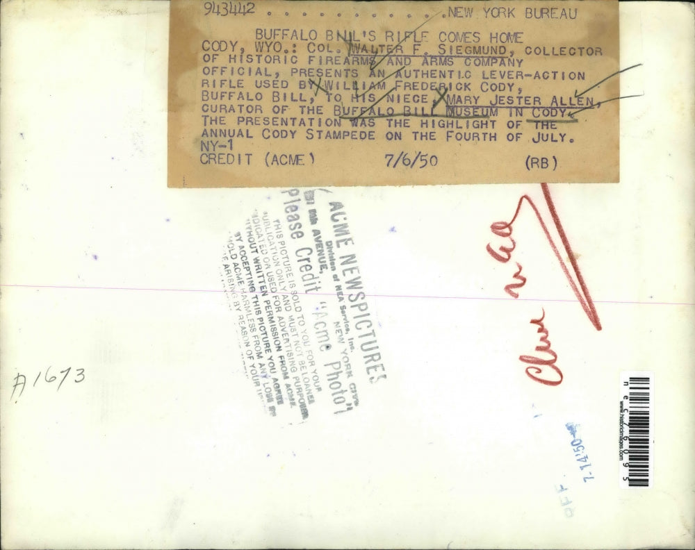 1950 Press Photo Col Walter F. Siegmund presents historic firearm to Mary Allen