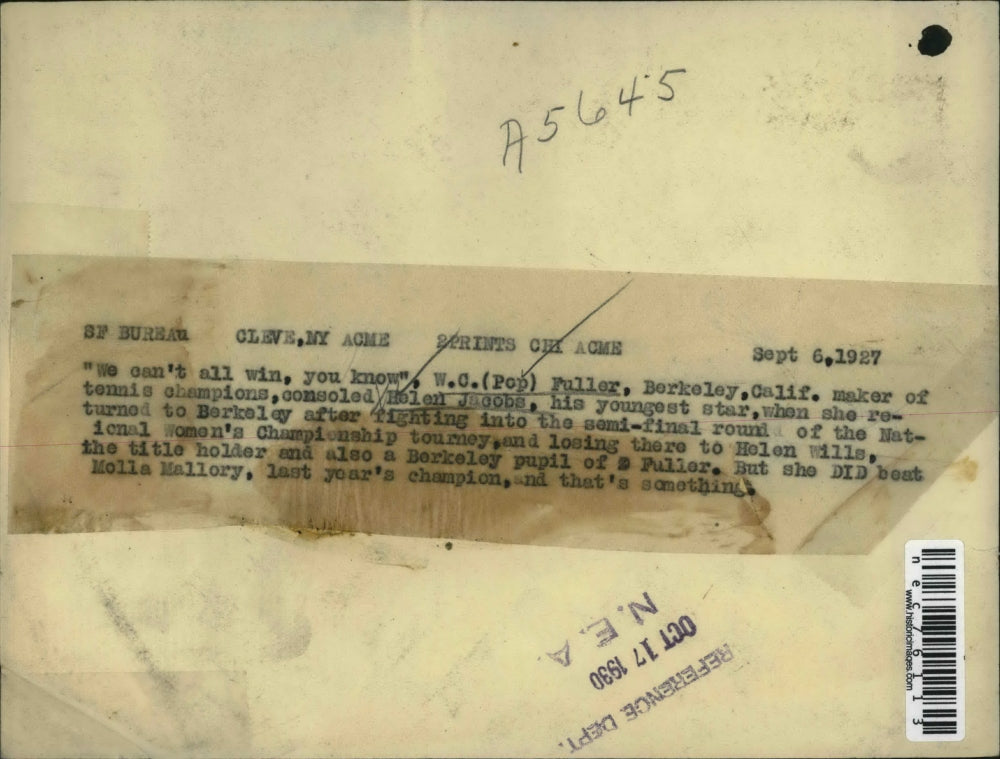 1927 Press Photo W.C. Fuller, coach of tennis champions consoled Helen Jacobbs