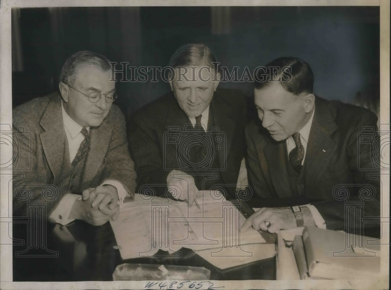 Load image into Gallery viewer, 1939 Press Photo Army Officers before Military affairs committee in Washington
