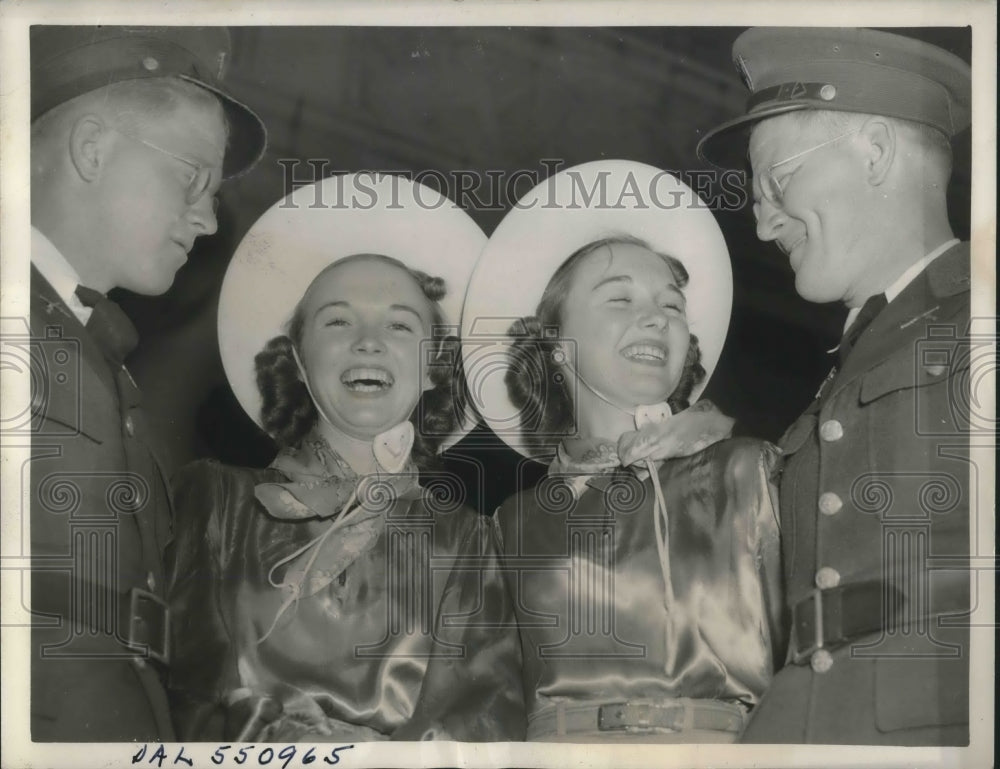 1940 Press Photo Twins convene in Waco, Texas