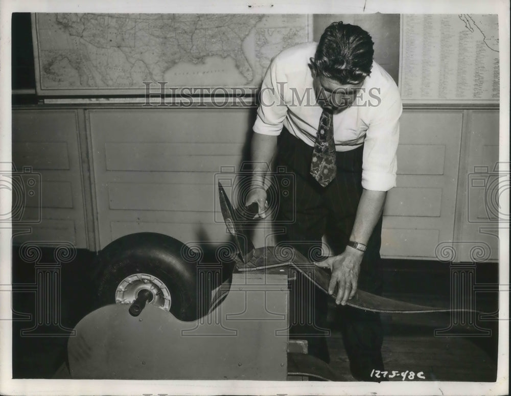 1948 Press Photo Light blow inflicts severe cuts on uncushioned belting.- Historic Images