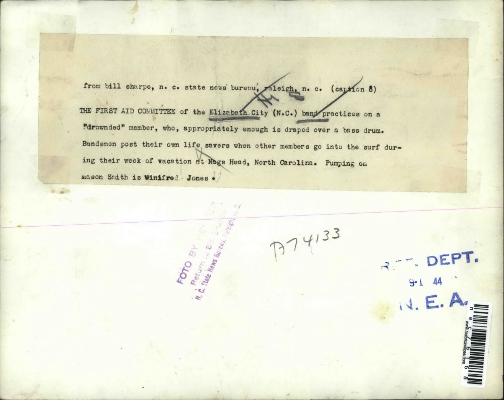 1944 Press Photo First Aid Committee of the Elizabeth City Band practice on Drum