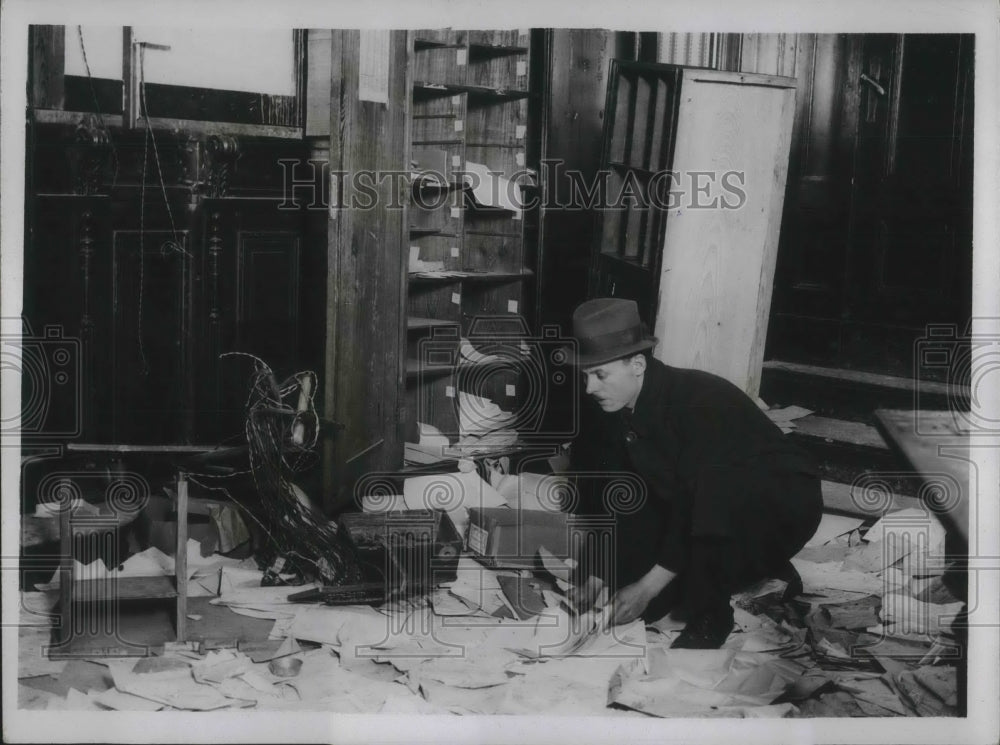 1923 Press Photo French troops entered the Chamber of Commerce at Bochum Germany- Historic Images