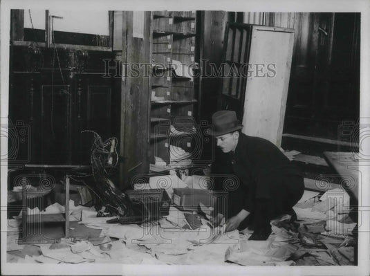 1923 Press Photo French troops entered the Chamber of Commerce at Bochum Germany- Historic Images