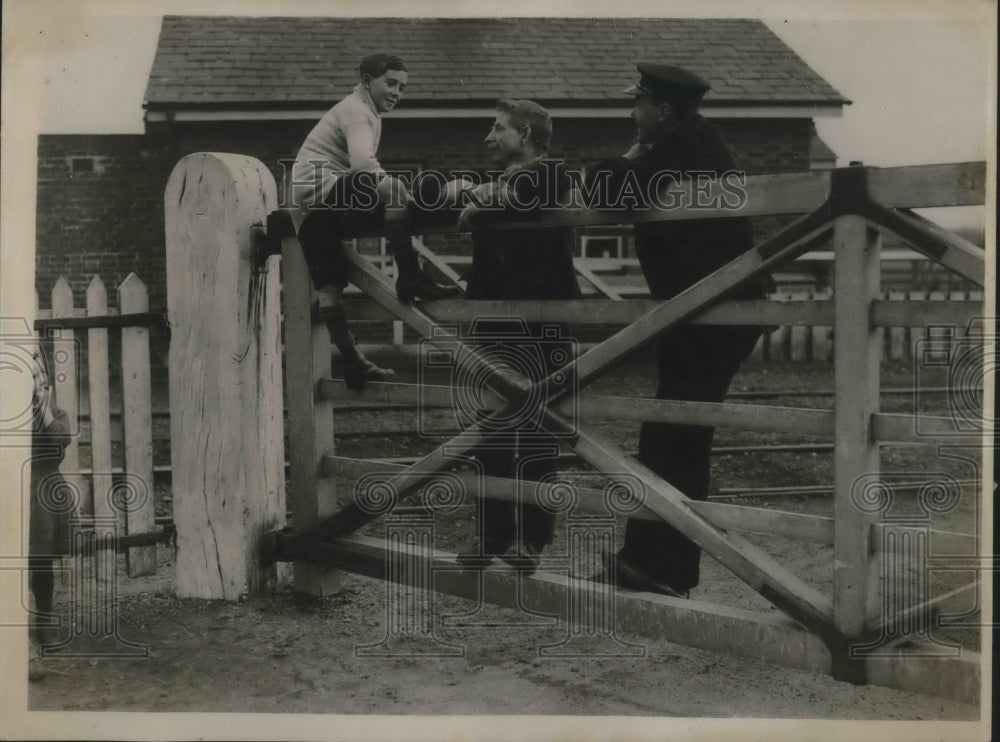 1921 Press Photo Pastor Jeffrey's claims faith healing for Pearcy Murray age 11