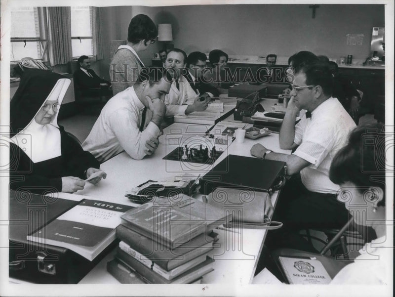 Load image into Gallery viewer, 1967 Press Photo Faculty Room at Byzautine Catholic High School
