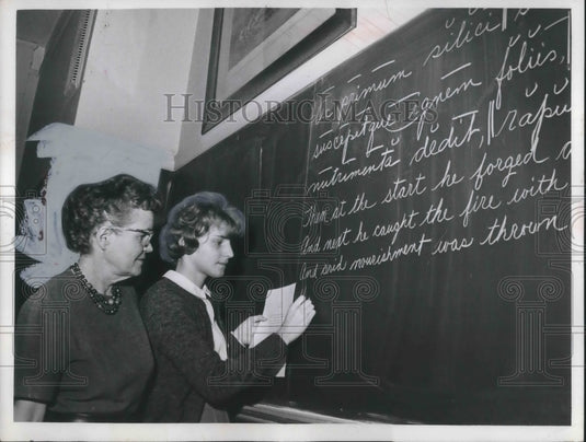 1963 Press Photo Teacher Alice Chappelle at West Hi with Latin pupil RIta Nan