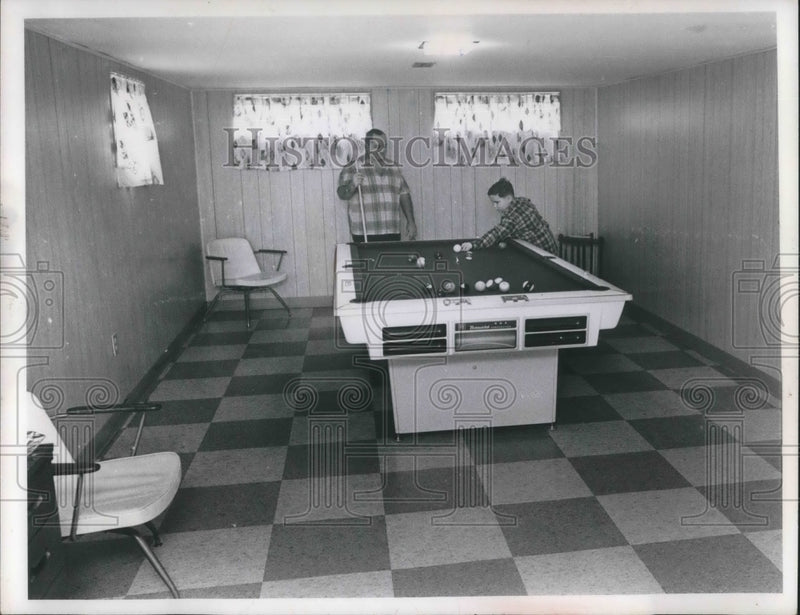Load image into Gallery viewer, 1967 Press Photo William Hurst playing billiards with a boy

